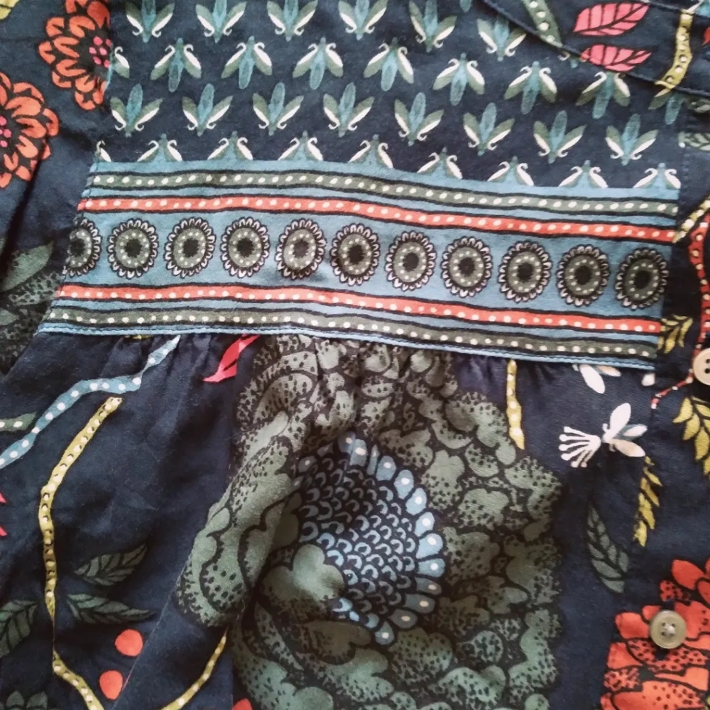 LOFT Long Sleeve Floral Henley blouse, size Small - Picture 2 of 8